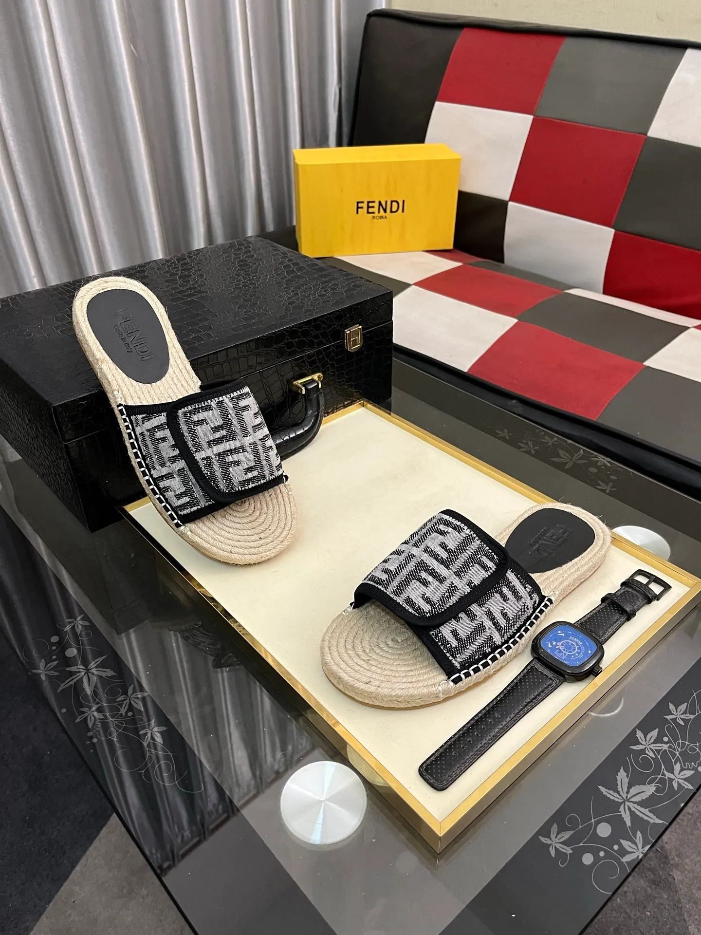 Men's shoes💰320⌚️⌚️[FENDI~Fendi slippers] High-end men's shoes brand official website 1:1 latest masterpiece: original mold customization, fabrics made of imported original materials, upgraded outsole, lighter, top quality in the market, simple and tasteful, a must-have for fashionistas, fashion is at your feet, full of confidence, the same style at the counter👍The season of summer slippers is here. Yardage: 38-44. Can be customized45.46.47